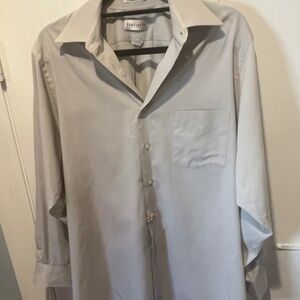 Van Heusen Men’s Poplin Shirt, size 15-½ 32/33